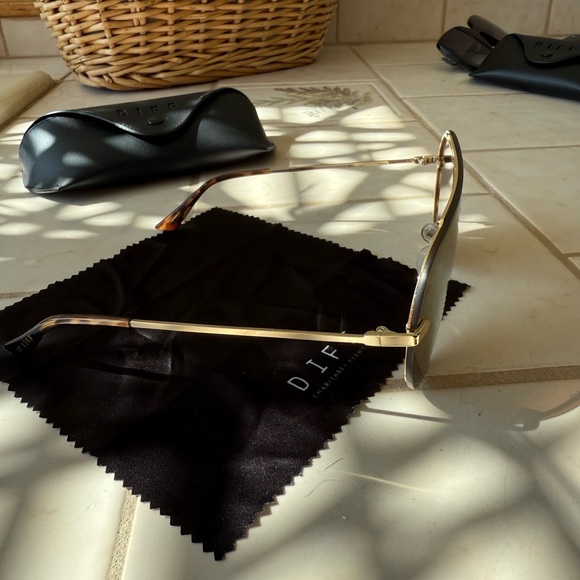 Diff Eyewear Gold Shield Sunglasses